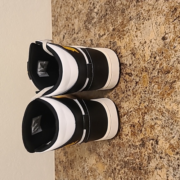 Jordans - Picture 4 of 8